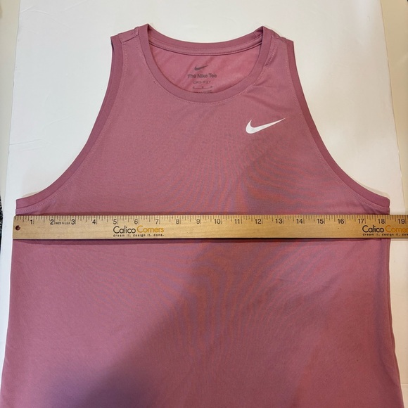 The Nike Tee dri-fit sleeveless dusty pink athletic workout tank top size medium - Picture 8 of 8